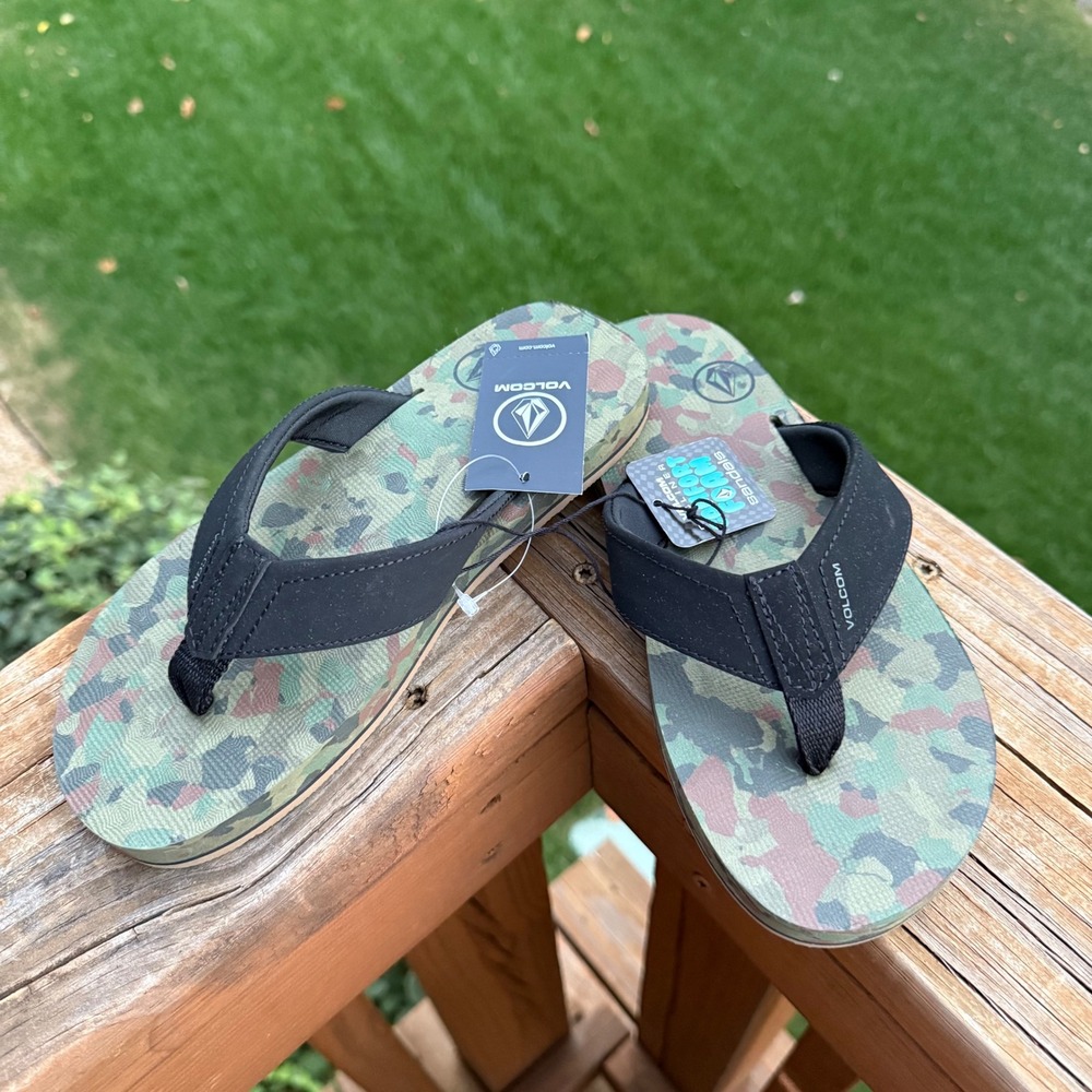 NWT Volcom Victor Big Youth‎ Camo Camouflage Sandals Flip Flops Size 3